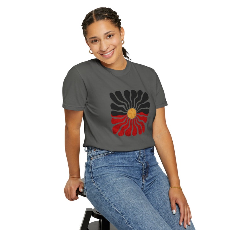 T-shirt Australian Aboriginal Flag, Sunset Flower Design, First Nations ...