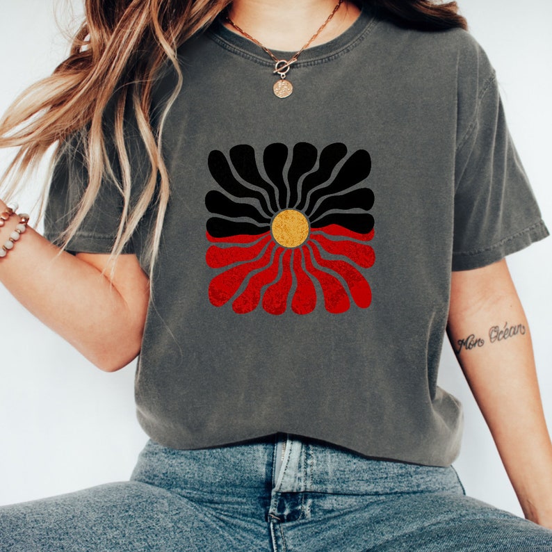 T-shirt Australian Aboriginal Flag, Sunset Flower Design, First Nations ...