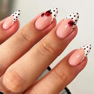 Uñas postizas de lunares blancos y negros, estilo vintage, mariquita, francesas, hechas a mano, cortas, largas, ataúd, almendradas, cuadradas, para verano, otoño e invierno.