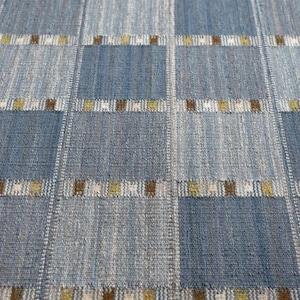 Tapete de lã sueca xadrez azul: decoração escandinava feita à mão