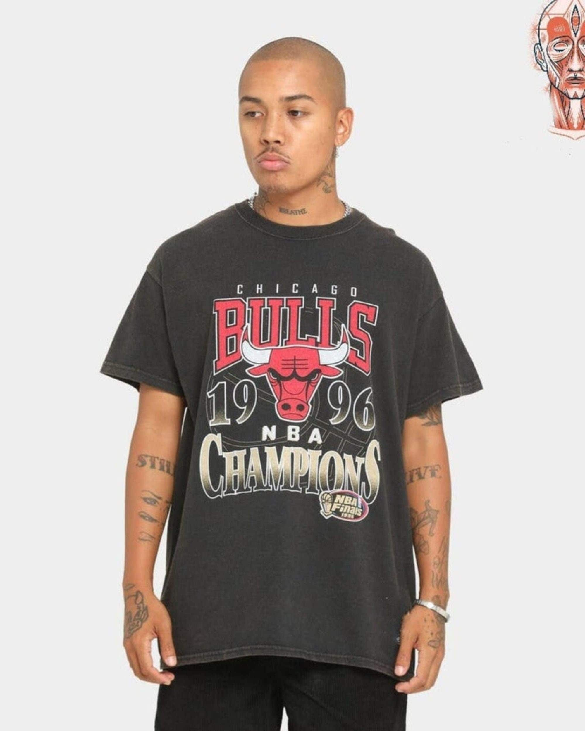 Chicago Bulls Mitchell & Ness 1996 NBA Champs Commemorative