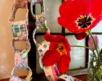 Vintage Quilt Garland – 65” Fabric Paper Chain, Upcycled Quilt Loop Decor, Cottagecore Textile Art, Heirloom Fabric Banner