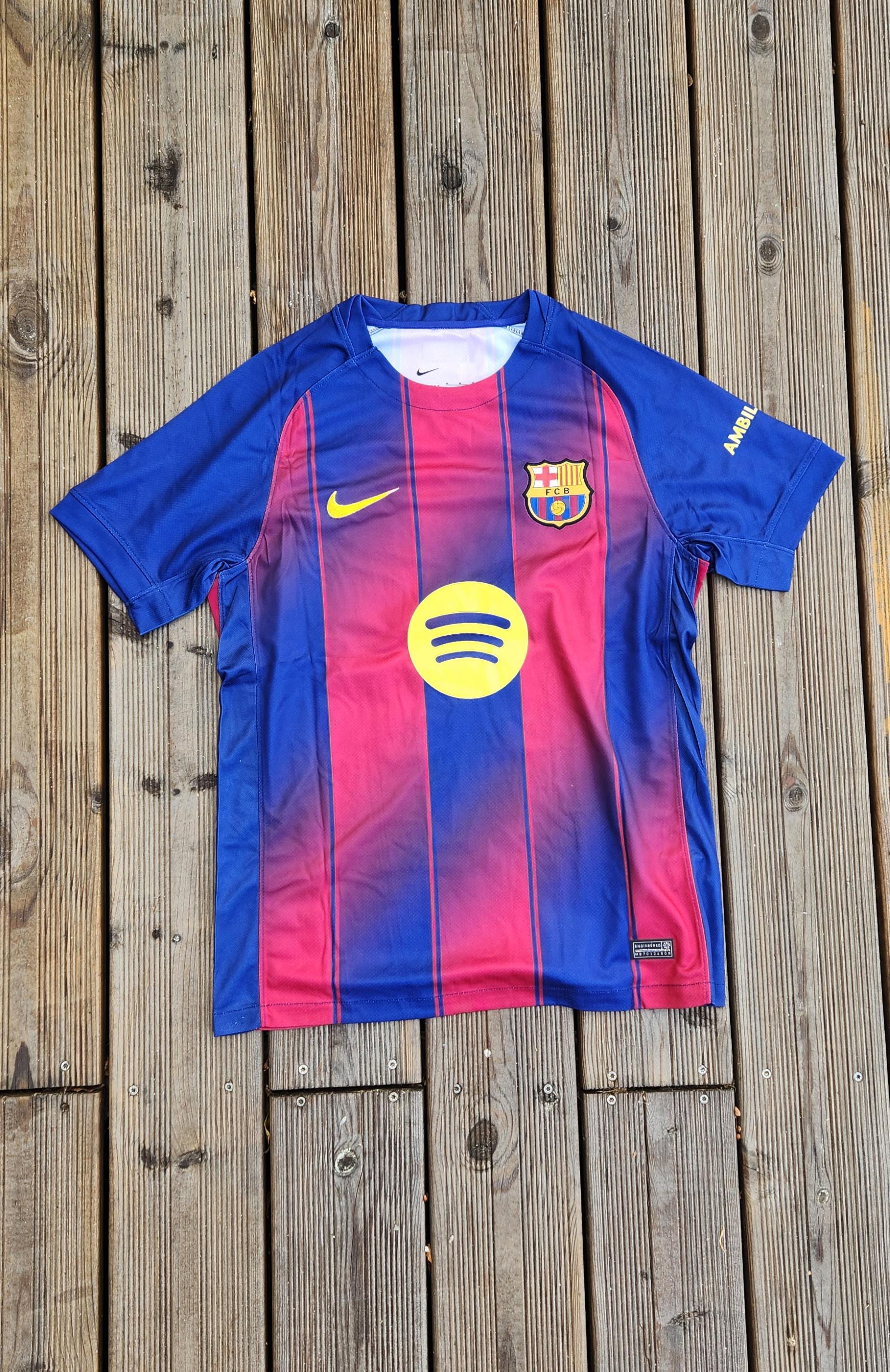 Maillot FC Barcelone Signé/dédicacé - Boîte Mystère Avec Certificat D'authenticité PSA/JSA/Beckett