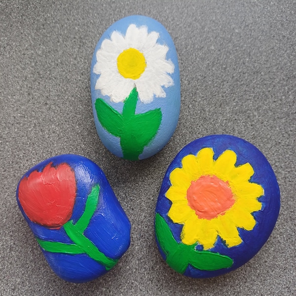 3 hand painted stones, Flower painted stones, Painted Pebbles, Spring painted stones, Painted flower rocks, Painted flowers, Painted stones