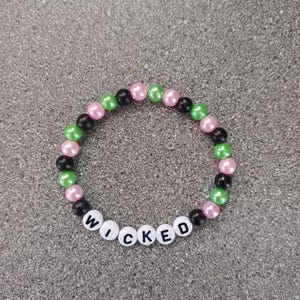 Wicked inspiriertes Armband, Wicked Farben, Wicked Farbthema, Geschenkidee, Oster Geschenkidee, Perlenarmband, Geschenkidee für Mädchen, Armband