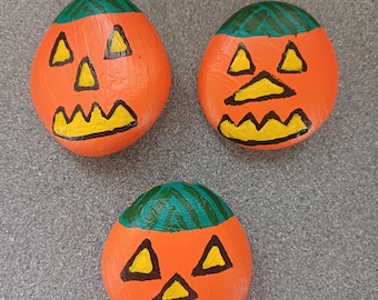 Hand painted stone, pumpkin painted stone, painted pebble, halloween painted stone, painted pumpkin rock, painted stone, pumpkin decoration
