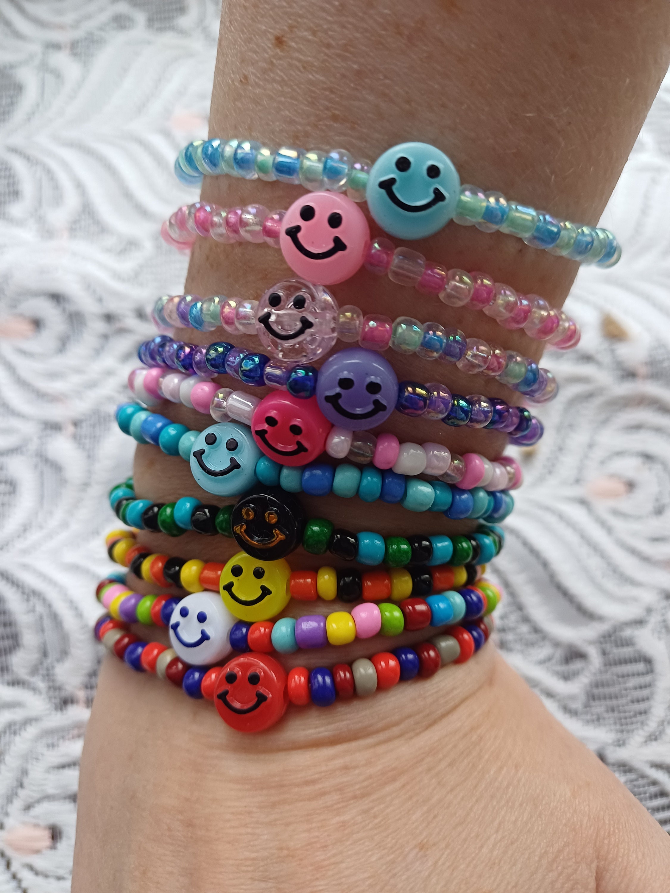 100 Perline Acriliche A Forma Di Faccina Sorridente Rosa Chiaro 10mm – Con Corda Elastica Per Braccialetti E Bigiotteria Fai Da Te - 4