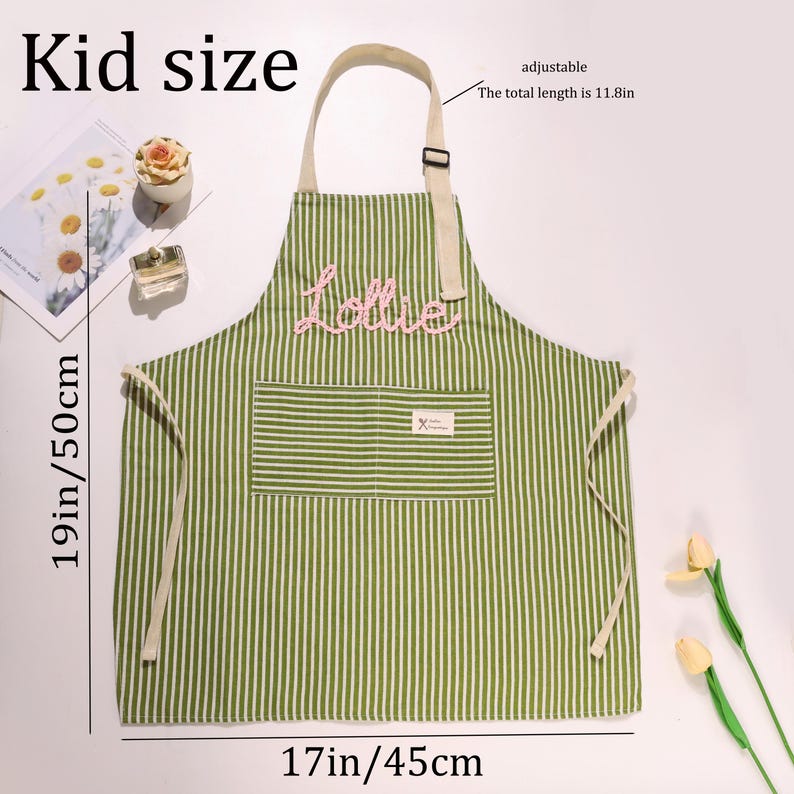 Personalisierte handbestickte Schürze, personalisierte Schürze, Küchenschürze, benutzerdefinierte Kochschürze mit Tasche, Geschenk für Mama, Muttertagsgeschenk Green Kid
