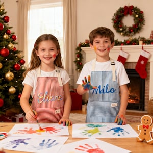 Personalisierte handbestickte Schürze, personalisierte Schürze, Küchenschürze, benutzerdefinierte Kochschürze mit Tasche, Geschenk für Mama, Muttertagsgeschenk Light red Kid