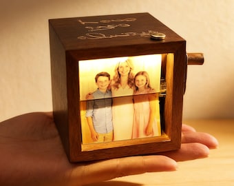 Personalized Wooden Flipbook Animation Box – Custom Memory Album with Light,Crank Photobook Box,Creative Mother’s Day Gift for Mum/Mom