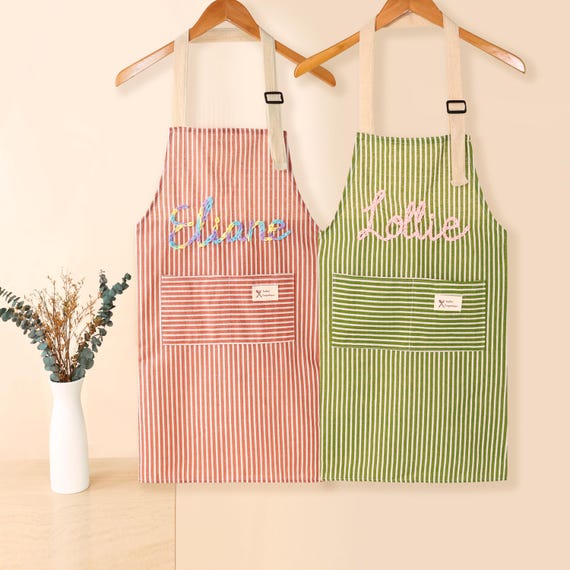 Personalized Hand-Embroidered  Apron,Personalized Apron, Kitchen Apron, Custom Cooking Apron with Pocket,Gift for mom,Mother's day gift