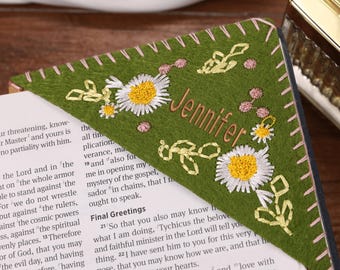 Personalized Hand Embroidered Corner Bookmark with name, Felt Triangle Page Stitched Corner Handmade Bookmark, gift for her,gift for sendoff