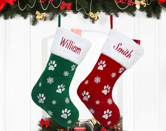 Personalisierte Hundepfote Weihnachtsstrümpfe, Name gestickte Weihnachtsstrümpfe, Weihnachtsbonbons verzierte Strümpfe, Familienweihnachtsstrümpfe