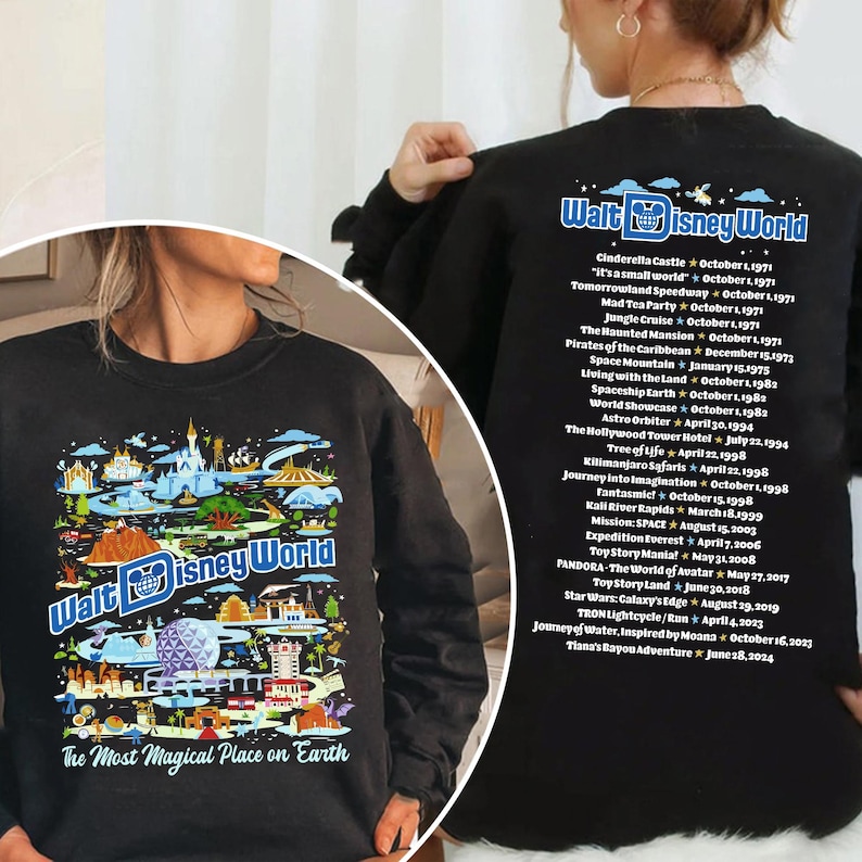 Pu&ograve; includere: Felpa nera con una stampa grafica di attrazioni di Walt Disney World e il testo "Walt Disney World" e "The Most Magical Place on Earth". Il retro della felpa presenta un elenco di attrazioni di Walt Disney World e le loro date di apertura.