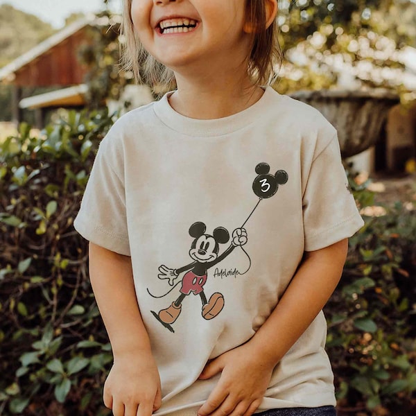 Nom d'enfant personnalisé Mickey Mouse avec chemise couleurs confort ballon, T-shirt Disney mignon, cadeau d'anniversaire personnalisé, famille Disneyland 2026