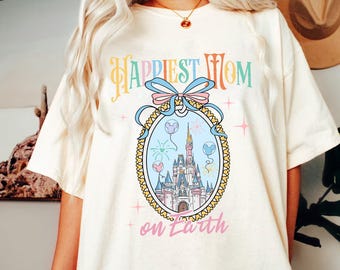 Camiseta Disney "La Mamá Más Feliz del Mundo", camiseta con lazo de Coquette Castle, regalo para el Día de la Madre, atuendo adorable para mamá en el parque, viaje familiar a Disneyland