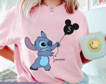 Camiseta personalizada con nombre y edad para niños, con globo de Mickey y colores cómodos, linda camiseta de cumpleaños de Disney, regalo de cumpleaños personalizado de Disneyland