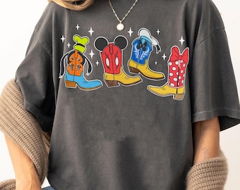 Camiseta con botas vaqueras de Mickey y sus amigos de Disney, camiseta de estilo western de Disney, camisetas a juego para viajes a Disneyland, Disneyland Family 2025