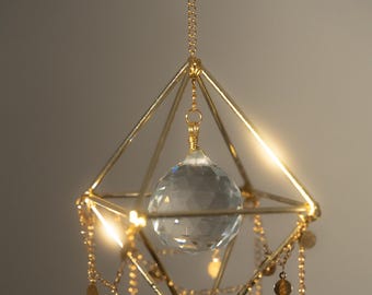 Crystal Suncatcher – Hanging Window Prism for Light & Rainbows – Minimalist Home Decor or Gift