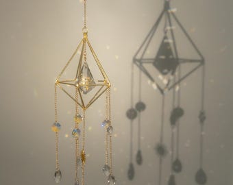 Crystal Suncatcher – Hanging Window Prism for Light & Rainbows – Minimalist Home Decor or Gift