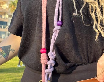 Correa para teléfono hecha a mano en dos colores rosa y morado / Charm personalizado, accesorio para teléfono de uso diario