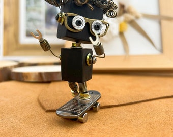 Figurine e soprammobili di robot steampunk fatti a mano, skate boy, decorazioni da scrivania, decorazioni per la casa, decorazioni per auto e giocattoli in legno. regalo di compleanno