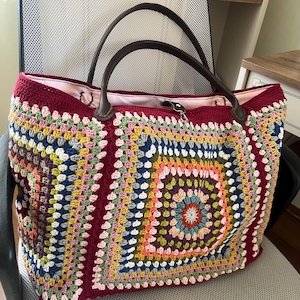 XL gehäkelte weinrote Tasche-Gepäcktasche-Baumwolle gefütterte Tasche mit Taschen-Oma Tasche, bunte Vintage Wochenende häkeln Einkaufstasche, Muttertagsgeschenk