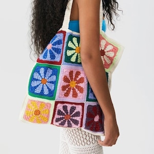 Crochet Daisy Bag: Granny Square Afghan Tote - Vintage Floral Purse