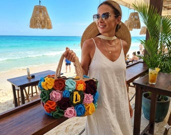 Bolso de mano de ganchillo hecho a mano con diseño floral – Bolso bohemio colorido con hilo de papel y flores en 3D