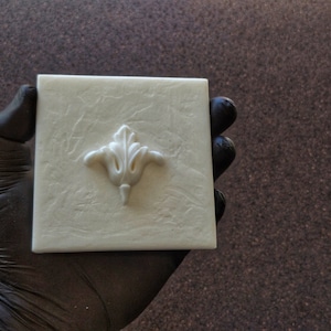 Resin 3d tile with decorative element 10x10cm (3.85 inch), vintage tiles, backsplash tiles, moisture resistant tiles