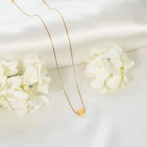 Minimalistische winzige 14K-Quadratanhänger-Halskette, einfacher goldfarbener zierlicher Schmuck, handgefertigte quadratische Anhänger-Halskette, elegantes und einfaches Geschenk