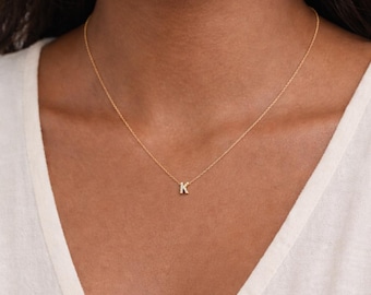 Collar con inicial pavé delicado de oro, collar minimalista con letras, acero inoxidable chapado en oro de 14 quilates, collar con nombre pequeño de la A a la Z, cadena de capas, Pers
