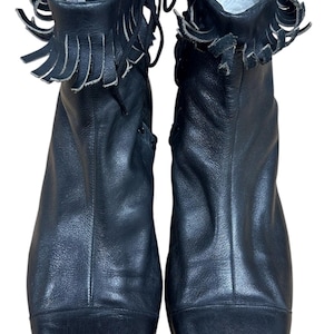 Botas Pixie italianas de cuero negro para mujer, auténticas y raras, de los años 80, con flecos - Caseiani, talla 40, cuña pequeña.