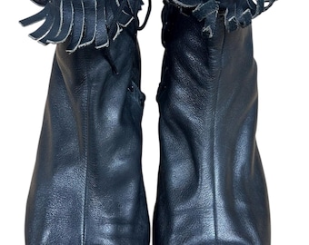 Seltene echte Vintage 1980er italienische schwarze Damen Leder Pixie Stiefel mit Fransen - Caseiani Größe 40 Kleine Keil