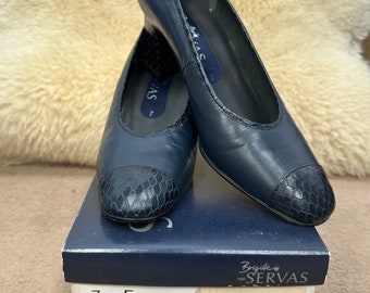 True Vintage, Unworn with Original Box, Shows by Brigette Von Servas from 1980. Navy Blue Leather with Croc effect Heel and Toe, Size 7