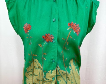 Beautiful Ladies Summer Blouse from Mondi 1990’s. Emerald Green, with floral pattern, Capped Sleeves, Mandarin Collar, UK Size 10/12.