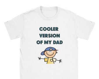 T-shirt pour enfants plus cool que papa. Col rond classique pour enfants. Quatre couleurs. Convient à tous les enfants, garçons et filles. Neutre de genre