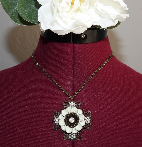Liz Palacios 16" Necklace White Enamel Flower Bor… - image 1
