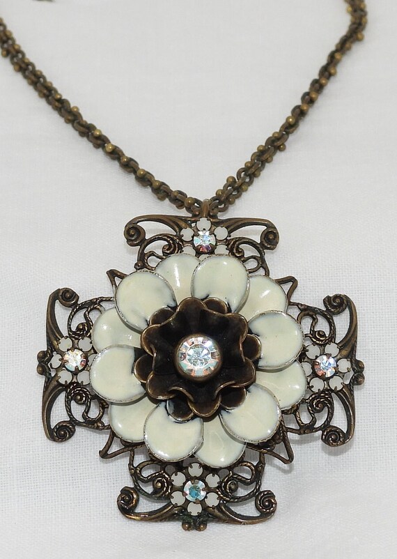 Liz Palacios 16" Necklace White Enamel Flower Bor… - image 3