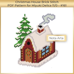 Peut inclure: Un modèle de maison de Noël en perles avec un motif de point de brique. La maison est blanche avec une porte rouge et des finitions brunes. Il y a un sapin de Noël vert à côté de la maison. Le modèle est pour les perles Miyuki Delica 11/0 et est étiqueté #161. Le modèle est de Nota Arta.