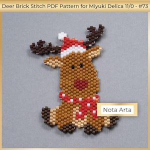 May include: A beaded reindeer with brown fur, red and white scarf, and a red and white Santa hat. The reindeer is sitting on a grey background with the text "Nota Arta" in a white rectangle.
