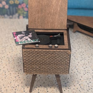 Record Player Mid-Century Vintage-Inspired 1:12 Scale