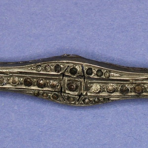 Victorian Bar Pin mit 39 Steinen, scheint Silber zu sein, keine Markierungen