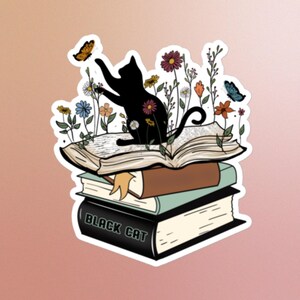Pegatina de gato sobre libros, mariposa, naturaleza, flores, gatito, gato negro, aficionado a los libros, lectura, biblioteca, rincón de lectura, divertido, lindo, persecución, ratón de biblioteca
