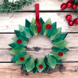 Handmade fused glass hanging Christmas holiday wreath with berries Christmas tree decoration ornament - gift bag and boxed. Lovely present.