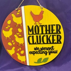 &quot;Handbemalter Türschild &quot;&quot;Mutter Clucker&quot;&quot; aus Holz, Türschild oder Wanddekoration für Bauernhaus, Hühnerliebhaber der Hühnerstall.&quot;