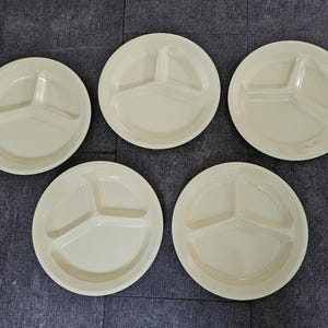 Vintage Dallas Ware/Texas Ware Melamine Dinner Plates Pastel Yellow Set of 5 Stackable