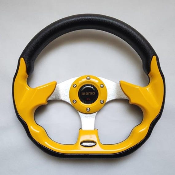 momo スポーツステアリング 3スポーク 黒/黄色 momo スポーツステアリング 3スポーク 黒/黄色 ブラック 3スポーク