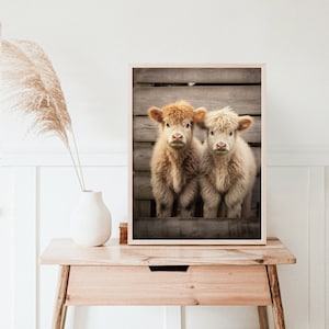 Highland Kühe Baby Kälber Kunstdruck Capturing Farm Life Bauernhaus Dekor Leinwand Wandkunst für Rustikales Zuhause