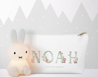 Kids toiletry bag - Personalised - Green letter collection. Personalized toiletry bag for kids